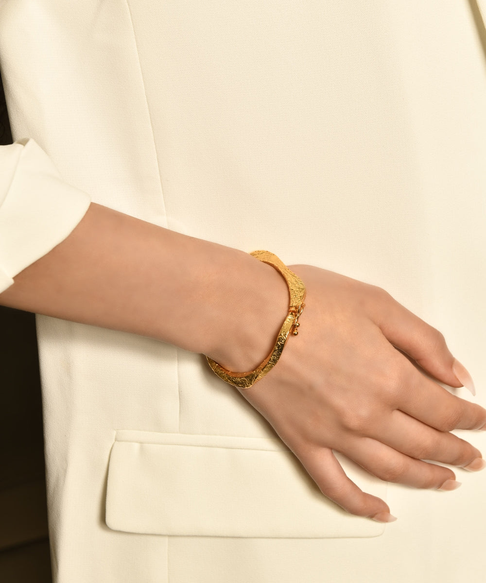 Glint Gold Wave Bangle